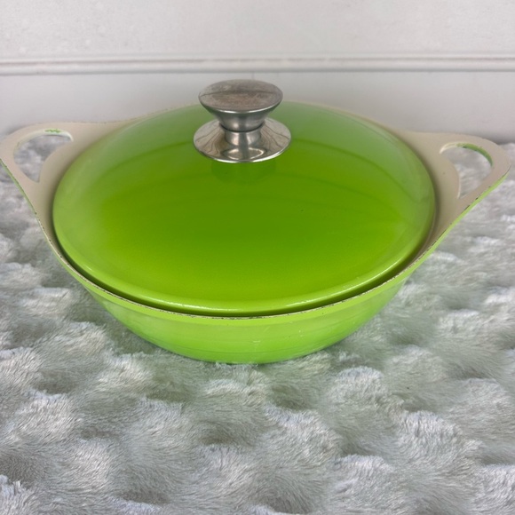 Crofton vintage Vibrant Lime Green Cast Iron Dutch Oven - Picture 1 of 11